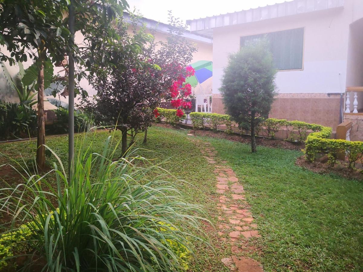 Tout Confort Avec Jardin Entree Bastos Yaoundé Exteriör bild