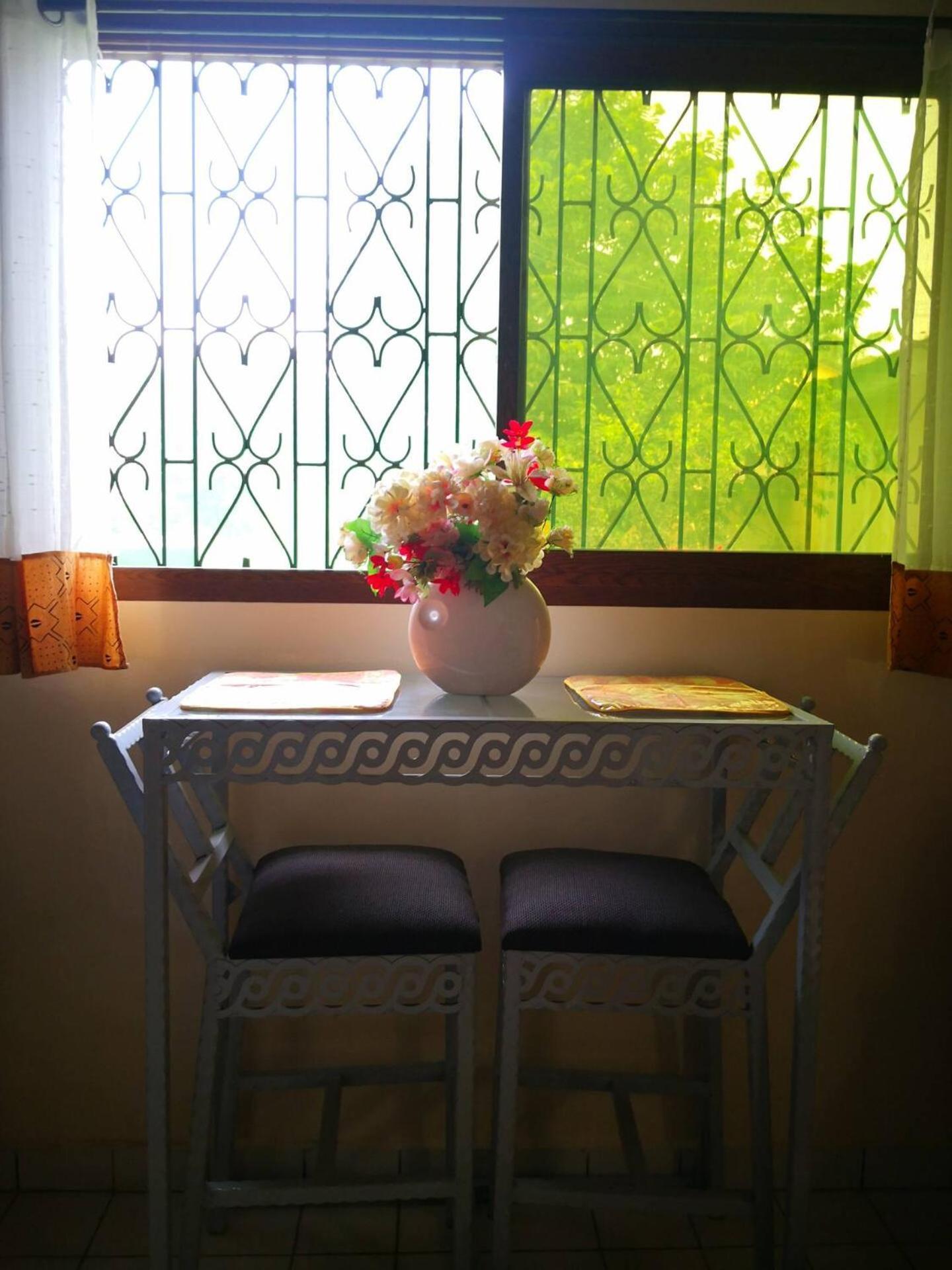 Tout Confort Avec Jardin Entree Bastos Yaoundé Exteriör bild